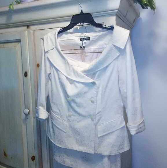 Lauren Taylor Suit - Picture 1 of 4